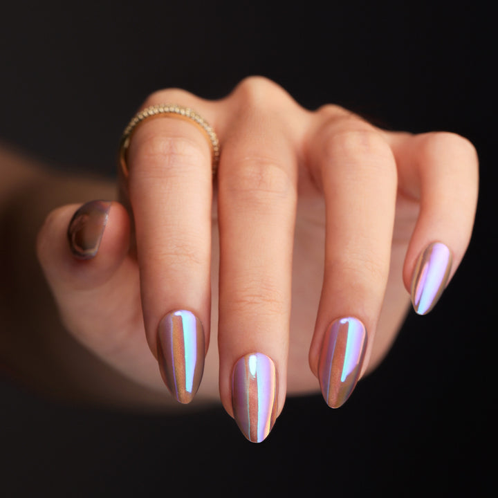 Artful Nail Art with Holographic Effect Kalsten