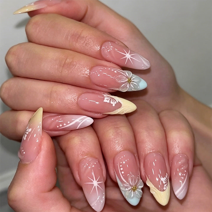 Artful nail set with floral accents Kalsten