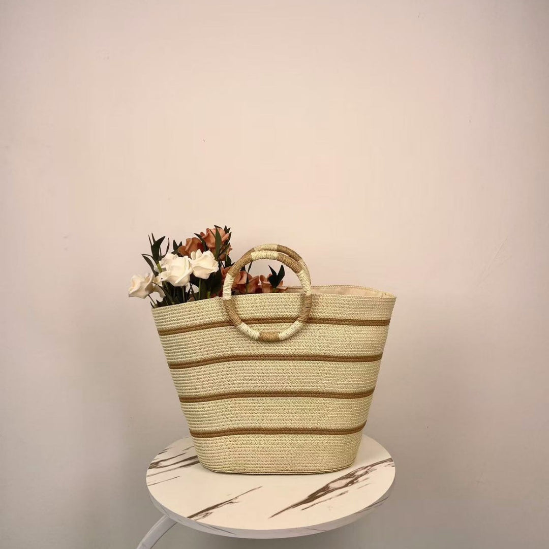 Elegant and Spacious Beach Bag Kalsten