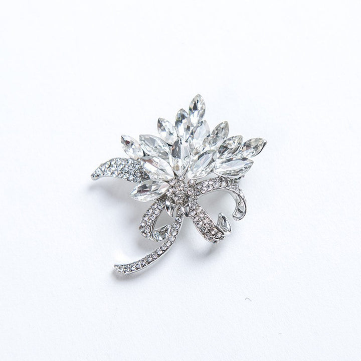 Sparkling brooch with floral design Kalsten
