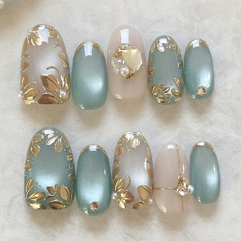 Artificial nail set with floral gold accents and elegant designs Kalsten