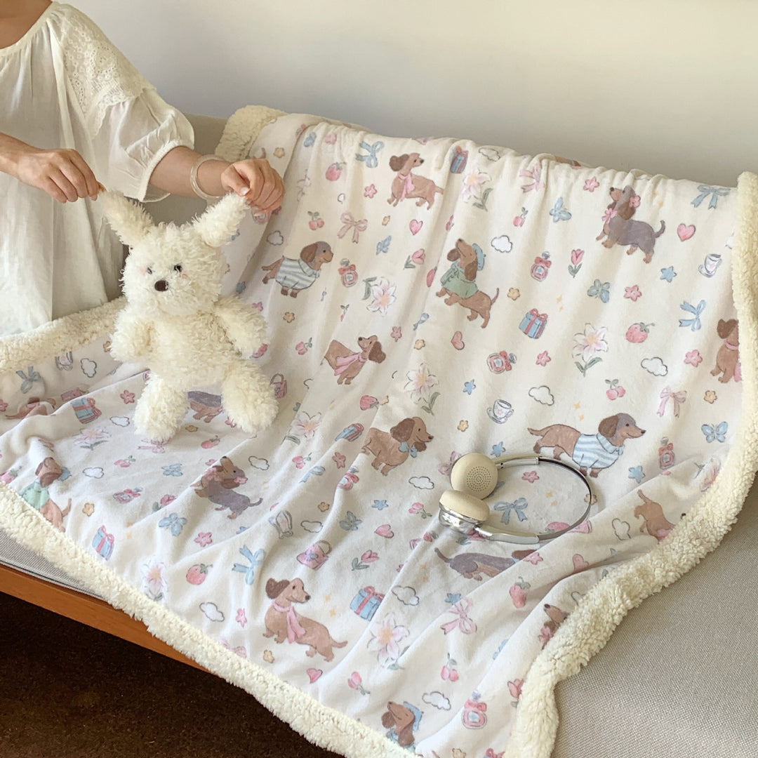 Reversible fleece blanket with cartoon cat design and teddy lining