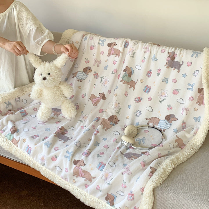 Reversible fleece blanket with cartoon cat design and teddy lining