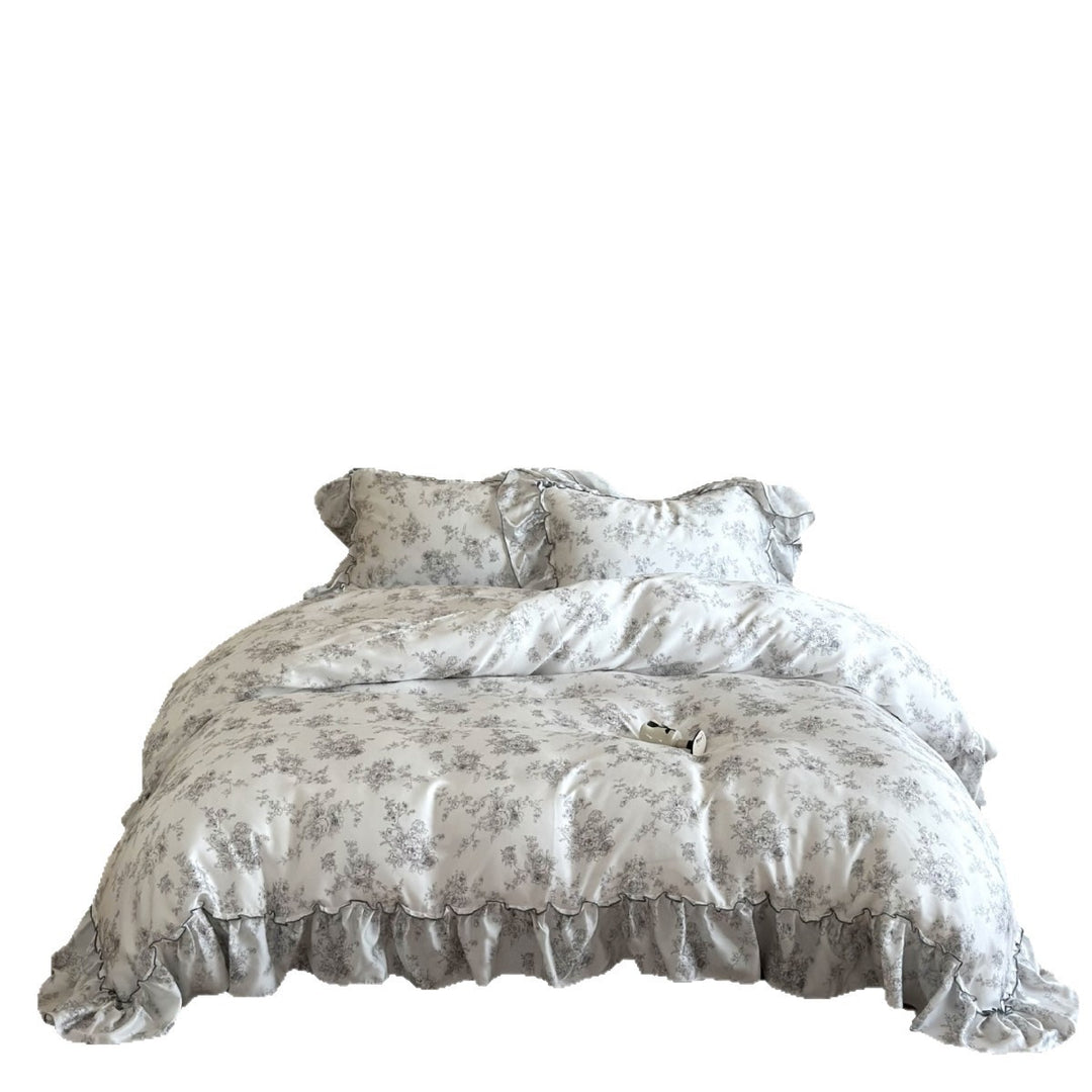 Elegant satin bedding set with ruffled edge and Toile-de-Jouy motif