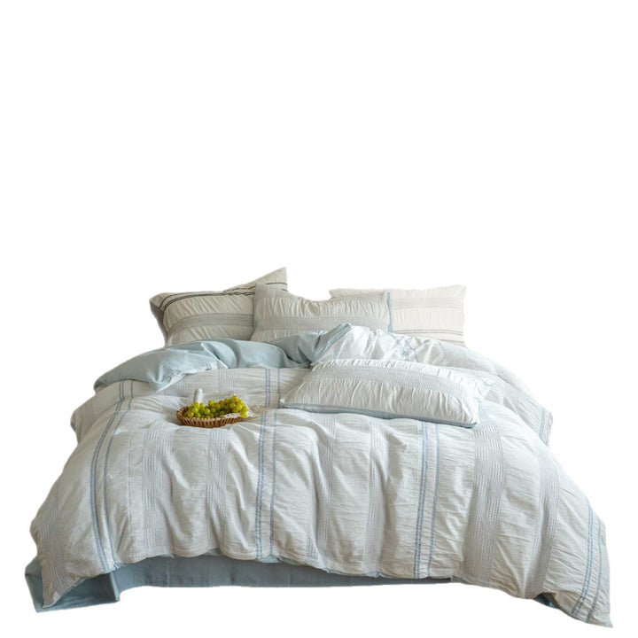 Quilted cotton bedding set with fine seersucker texture