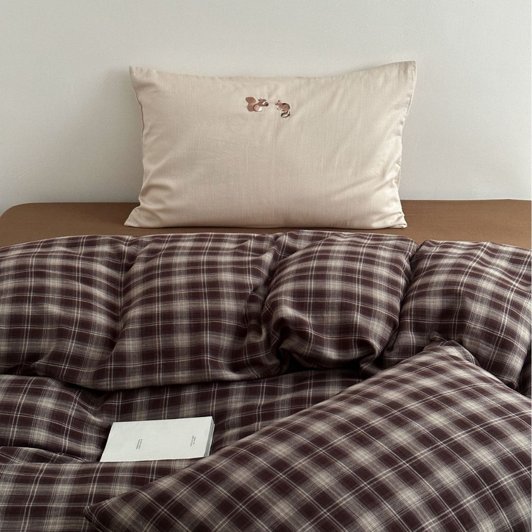 Pastel-striped bedding set made of cotton-linen with rainbow embroidery