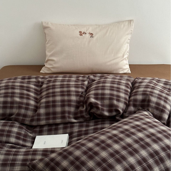 Pastel-striped bedding set made of cotton-linen with rainbow embroidery