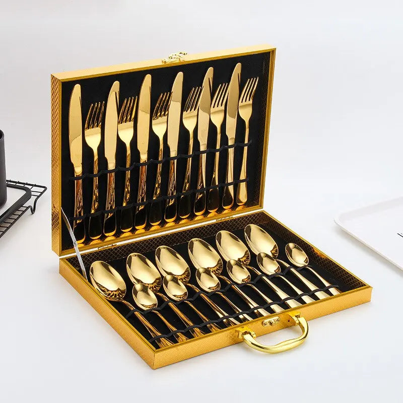 Opulent Gold Cutlery Set - The elegant 24-piece gold and silver cutlery set Kalsten
