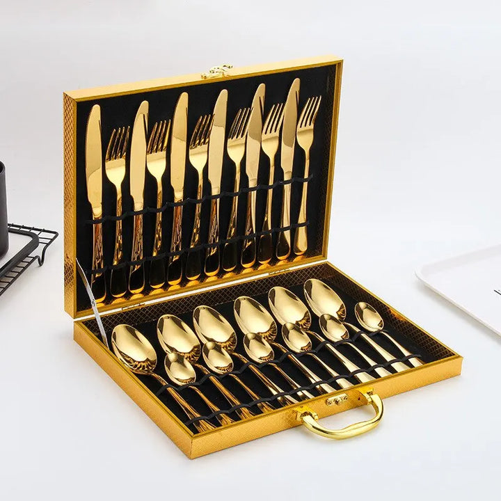 Opulent Gold Cutlery Set - The elegant 24-piece gold and silver cutlery set Kalsten