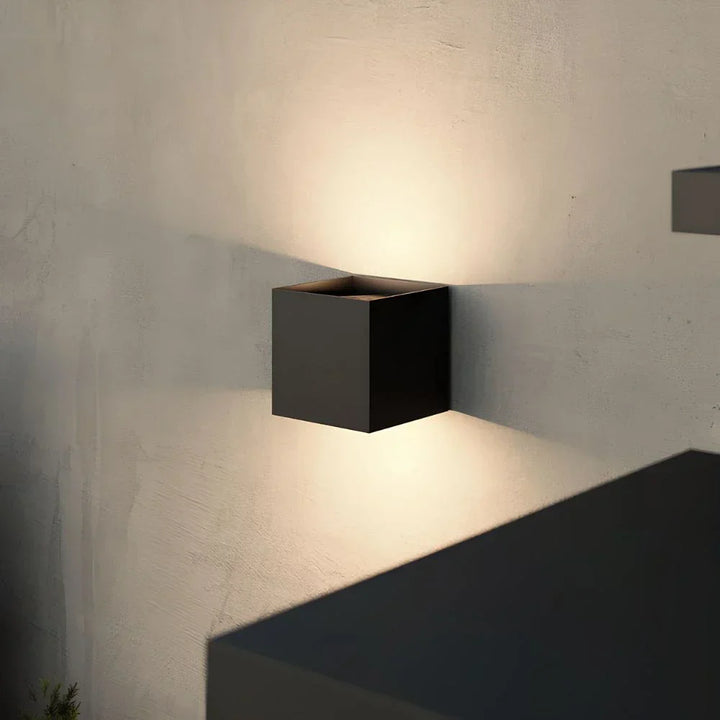 Modern Black Aluminum Wall Lamp Kalsten