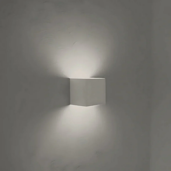 Kalsten | Modern Black Aluminium Wall Light