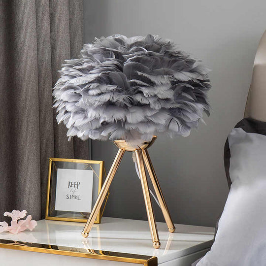 Dimmable Table Lamp with Luxury Feathers – Pluma | Kalsten