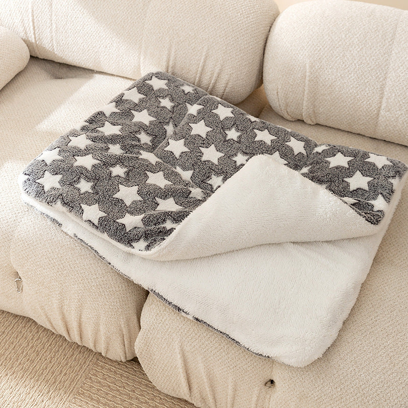 Fluffy pet mat made of fleece