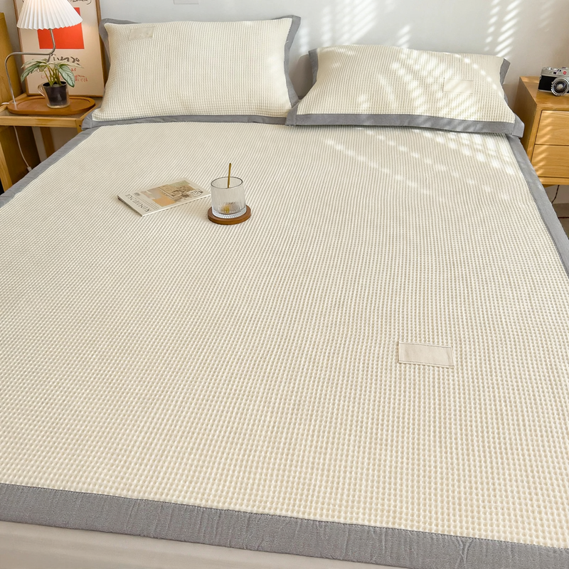 Cooling mat made of ice silk fabric, machine washable