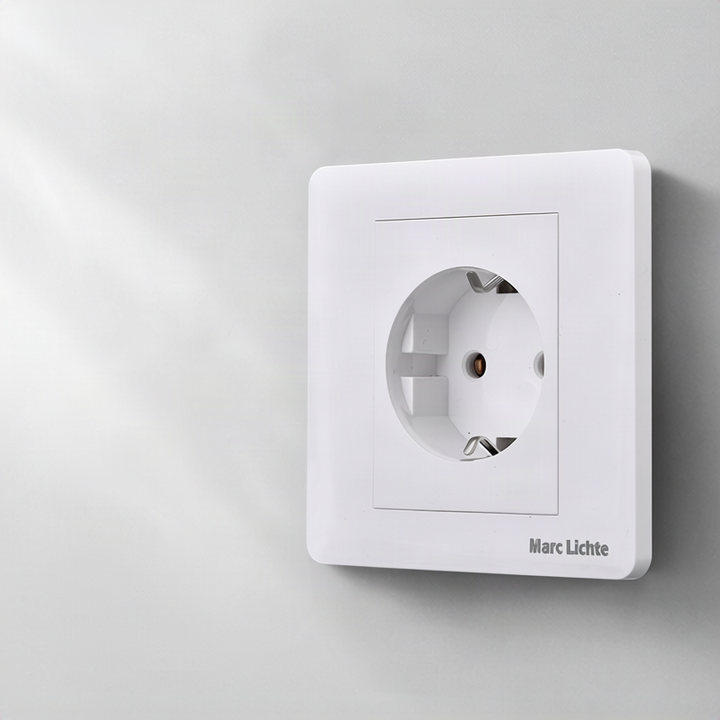European flush-mounted socket 16 A