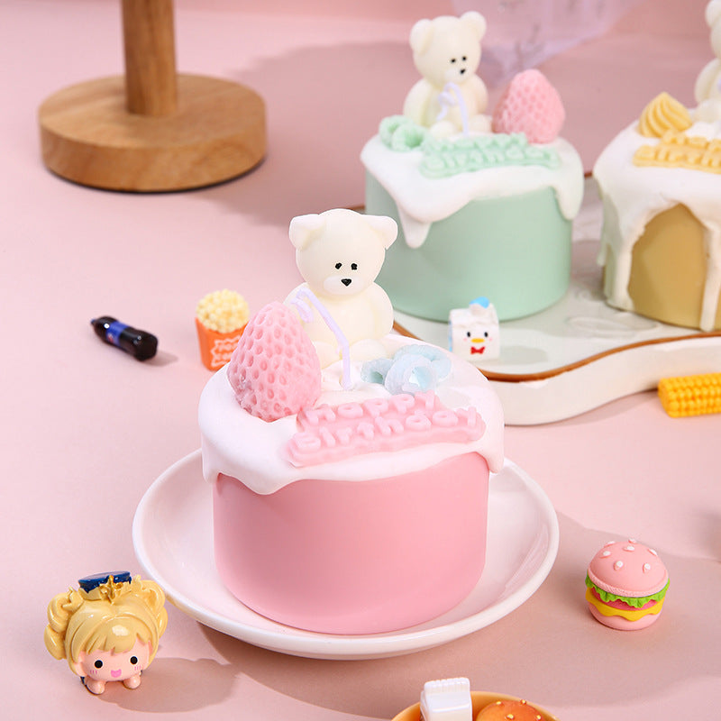 Animal-shaped scented candle made of soy blend, hand-poured