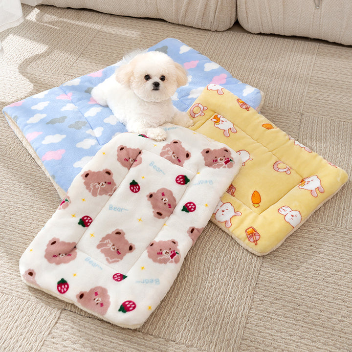 Flannel pet blanket with cartoon motifs