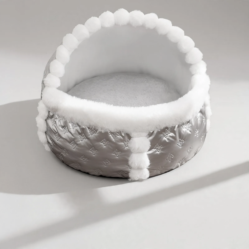 Half-open heating bed for dogs and cats