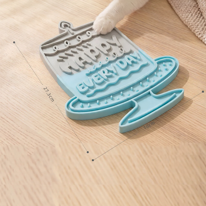 Silicone licking and feeding mat for cats and dogs