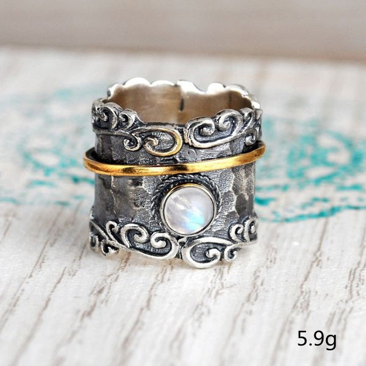 Ring with moonstone decoration