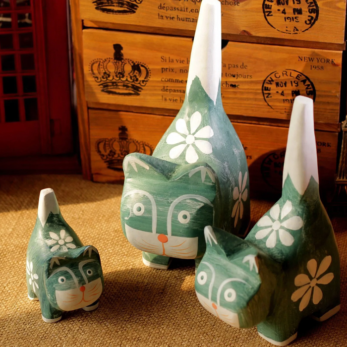 Nordic wood cat figures, set of 3, pine