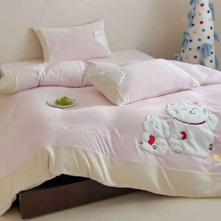 Bedding set with lucky cat motif, milk fleece