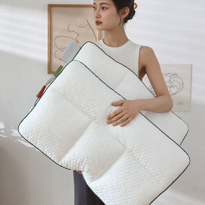 Side sleeper pillow with three zones, 48 x 74 cm