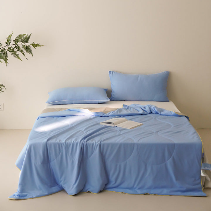 Summer light cooling blanket with antibacterial effect