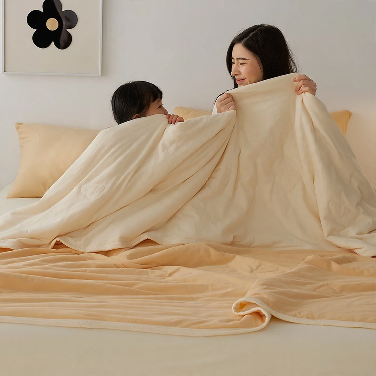 Summer blanket made of knitted cotton, machine washable