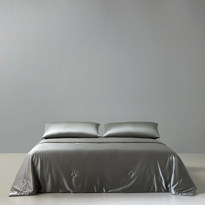 Summer blanket with silk, machine washable