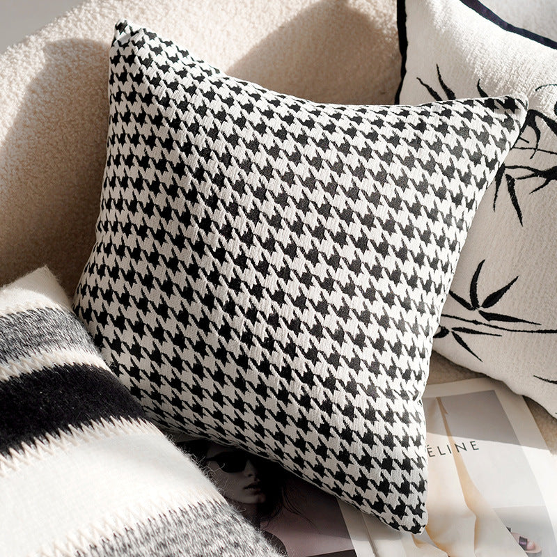Embroidered pillowcase in Chinese style, linen