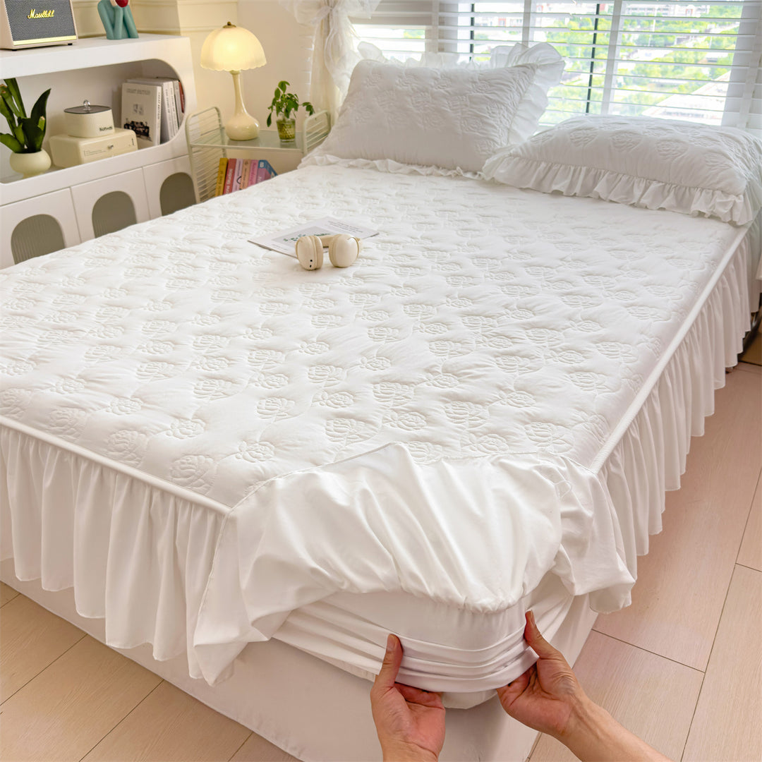 Cotton bed sheet with ruffles, princess style