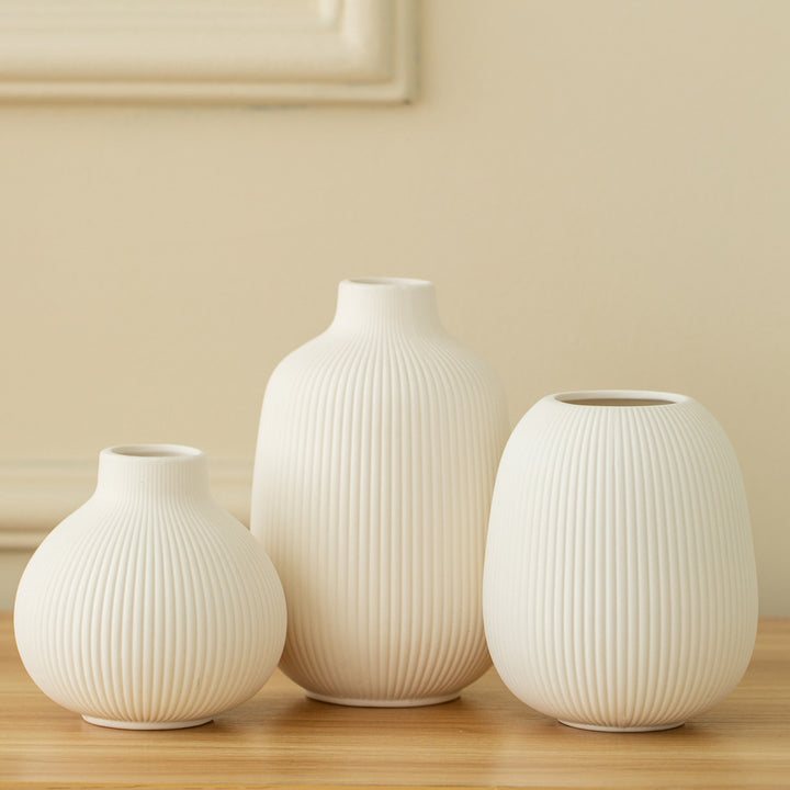 Ceramic flower vase, country house style, woven texture