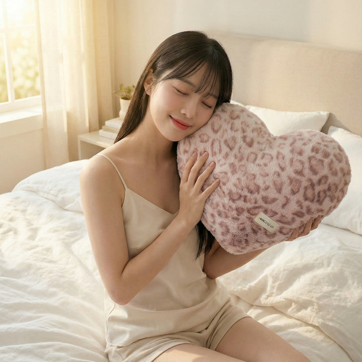 Decorative cushion with leopard pattern, plush