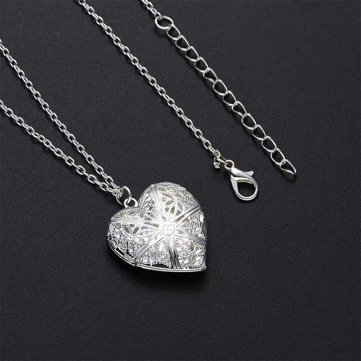 Heart necklace with opening function