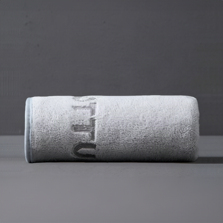 Sports towel made of coral fleece, quick-drying
