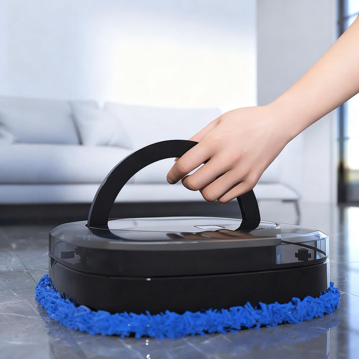 Intelligent wiping robot with water tank and charging function