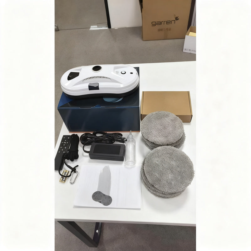 Window cleaning robot with spray function