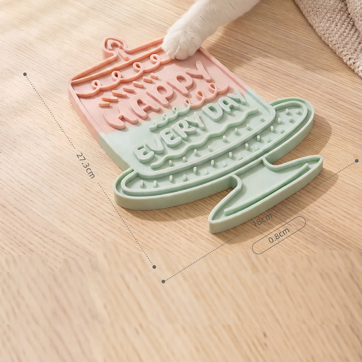Silicone licking and feeding mat for cats and dogs