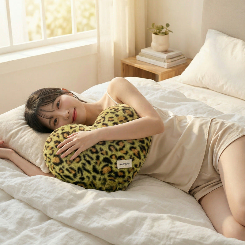 Cuddle pillow with leopard pattern, 40×35 cm