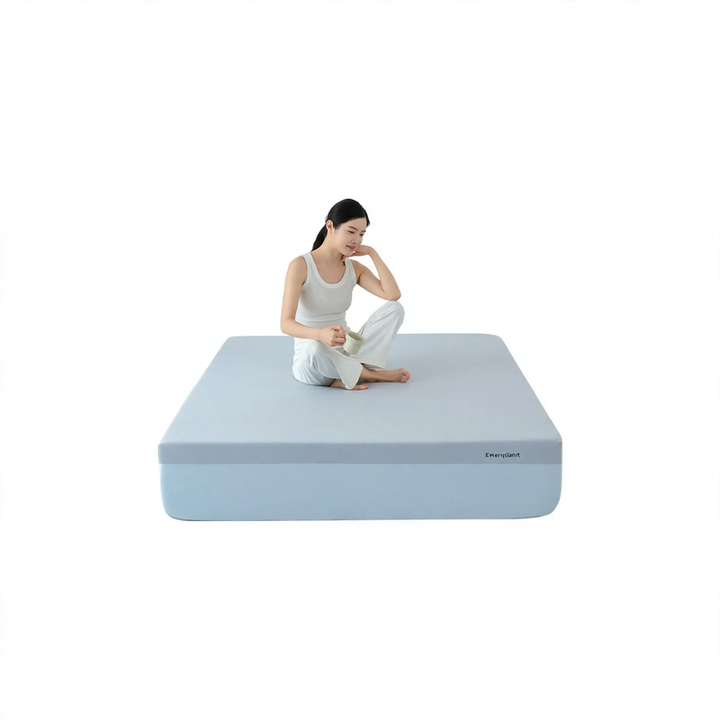 Fitted sheet with magnetic closure, ice material