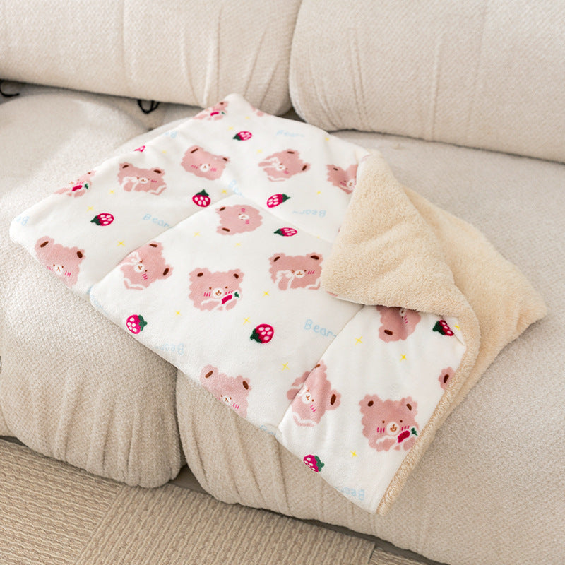 Fluffy pet mat made of fleece