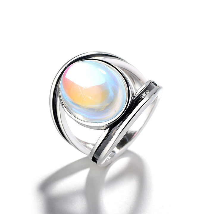 Ring with moonstone decoration