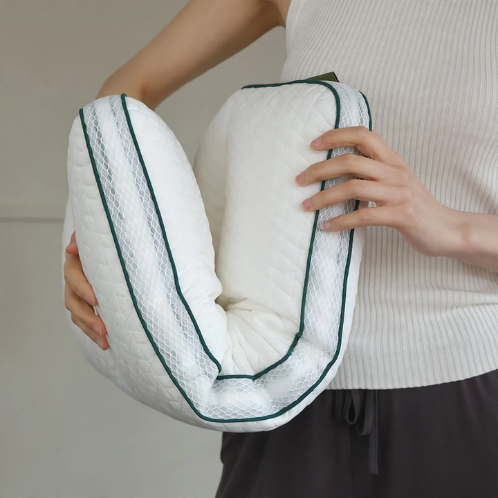 Side sleeper pillow with three zones, 48 x 74 cm