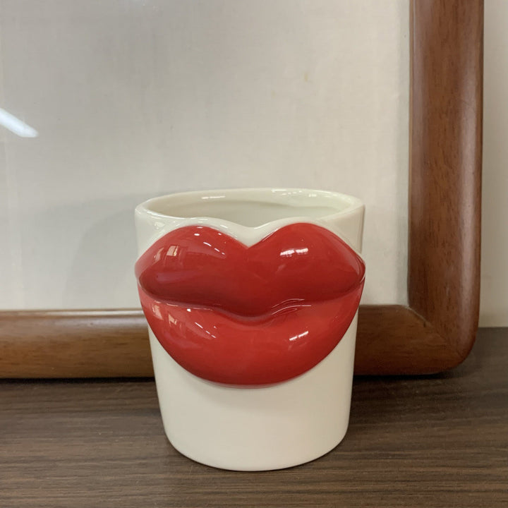 Ceramic mug with lip design, 201–300 ml