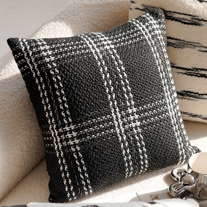 Embroidered pillowcase in Chinese style, linen