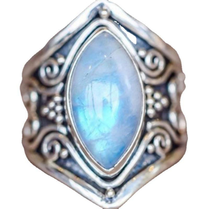 Ring with moonstone decoration