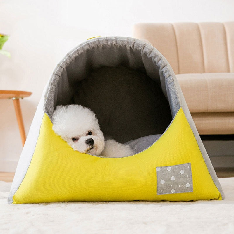 Closed pet bed with heat feeding