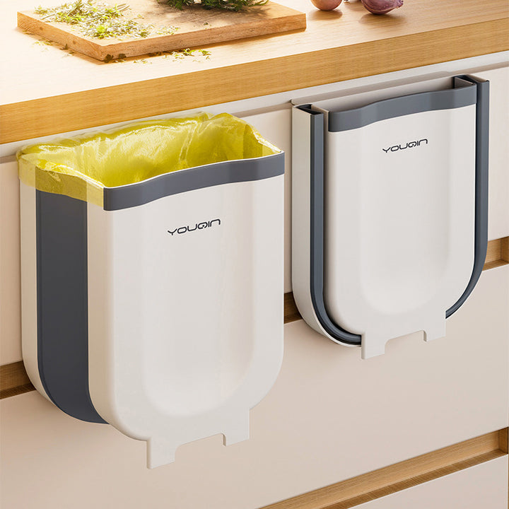 Foldable plastic trash can for hanging
