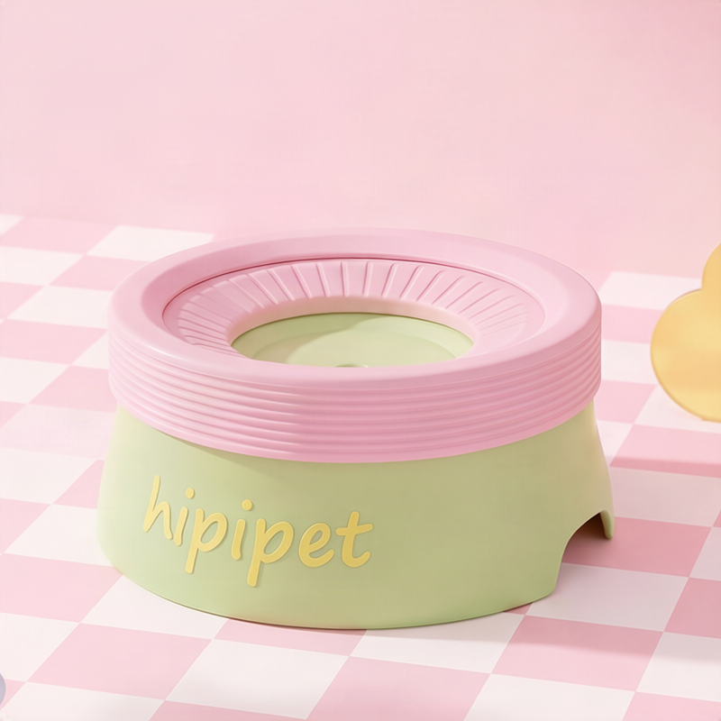 Collapsible dog bowl made of silicone